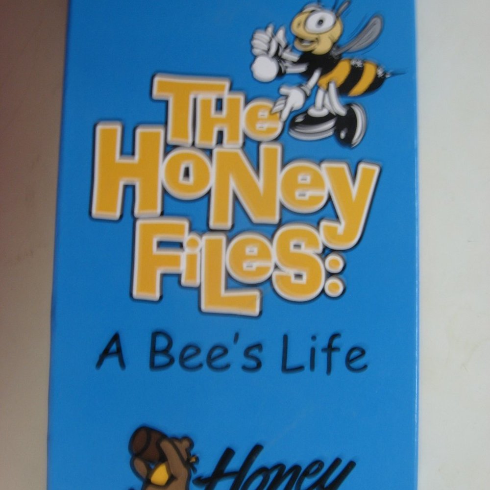 THE HONEY FLIES   A BEES LIFE